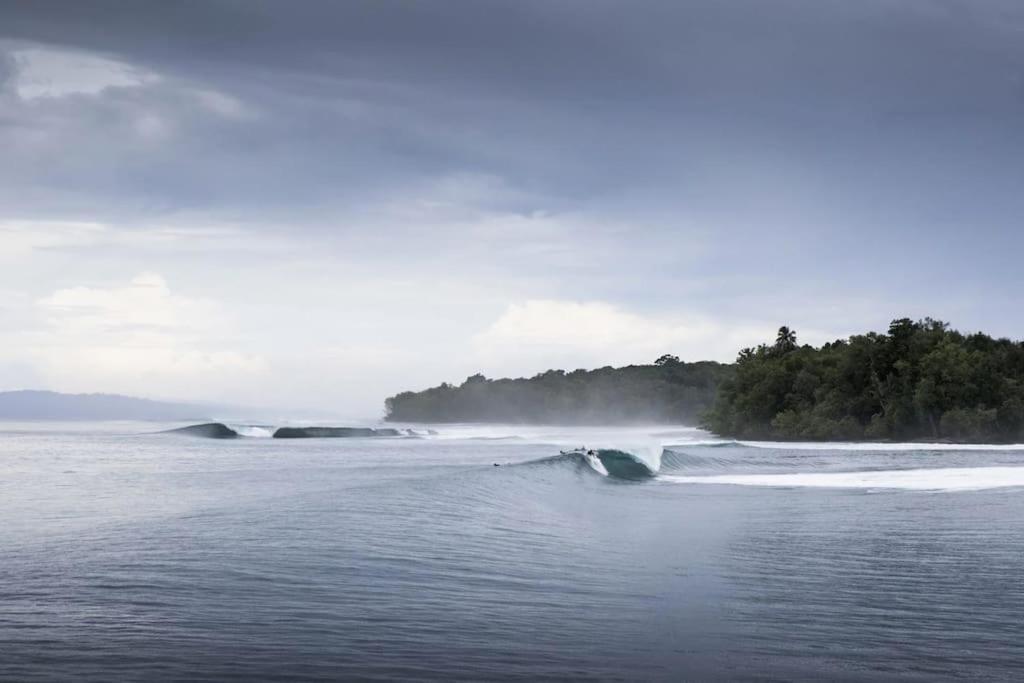 Pinang Island - Private Island Sea View Bungalows Singkil  ภายนอก รูปภาพ