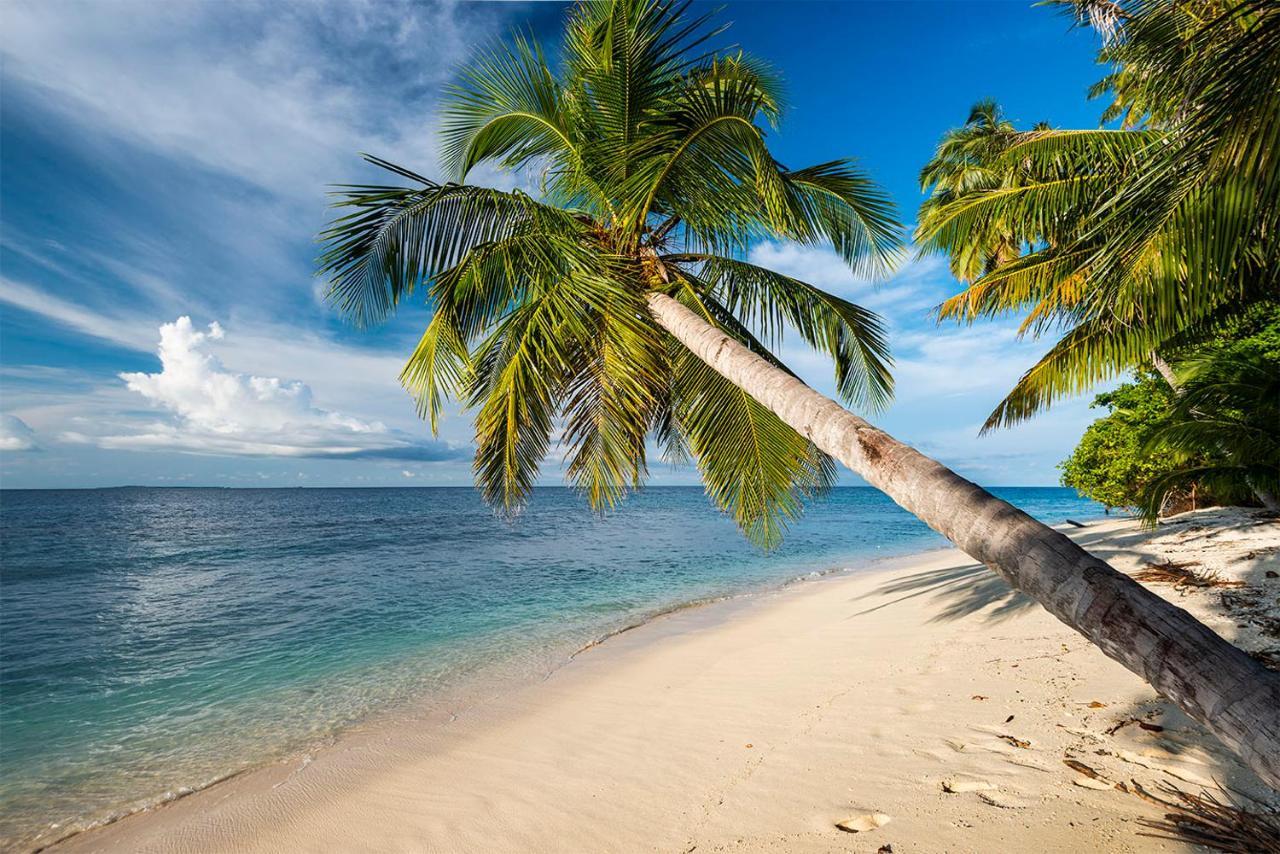 Pinang Island - Private Island Sea View Bungalows Singkil  ภายนอก รูปภาพ
