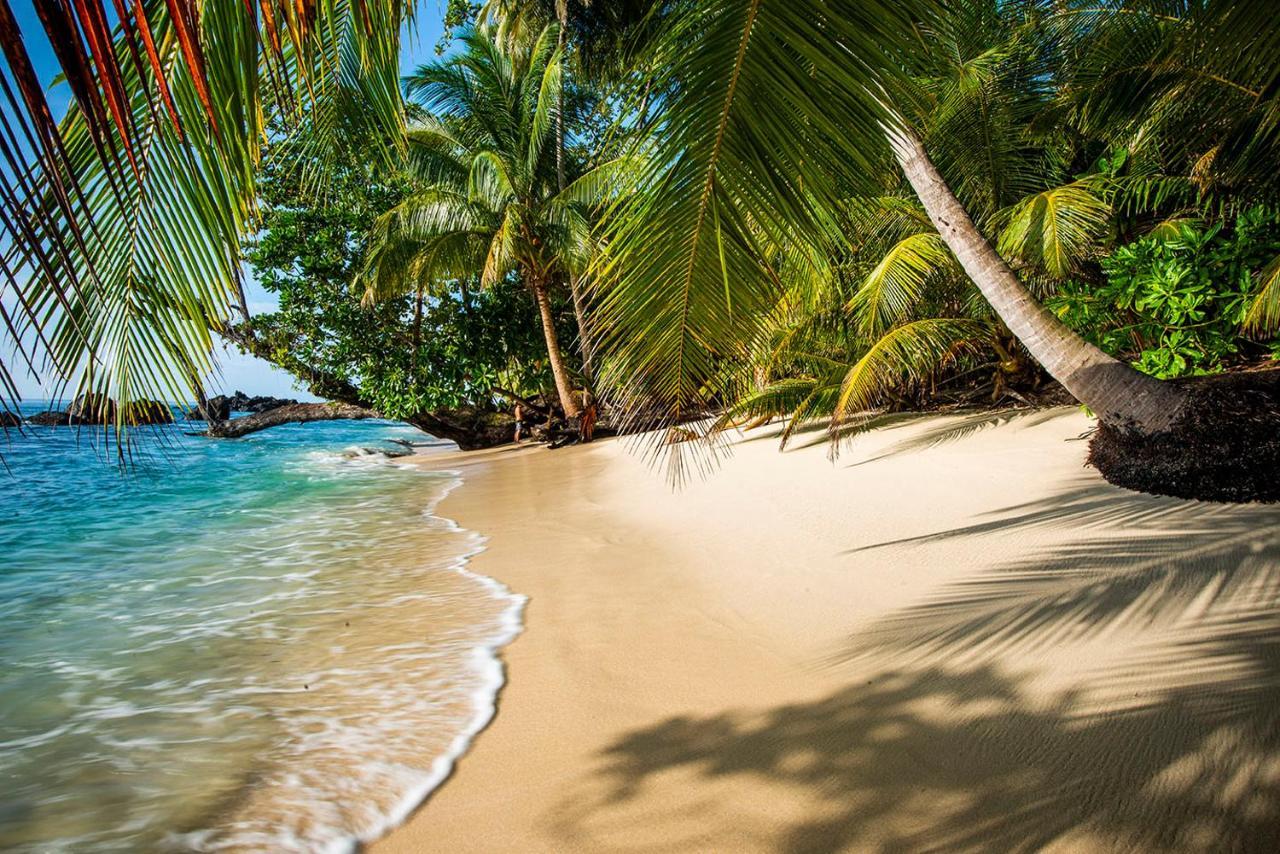 Pinang Island - Private Island Sea View Bungalows Singkil  ภายนอก รูปภาพ