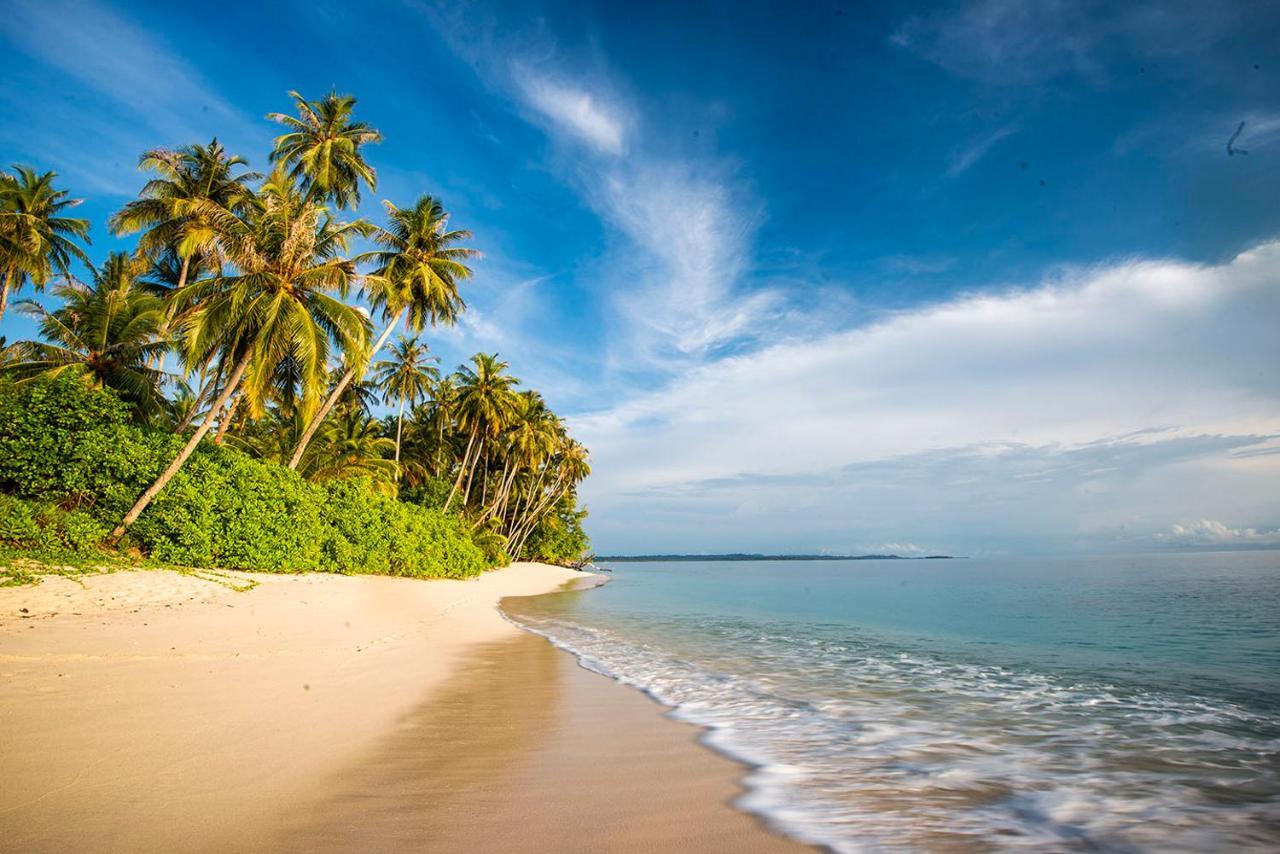 Pinang Island - Private Island Sea View Bungalows Singkil  ภายนอก รูปภาพ