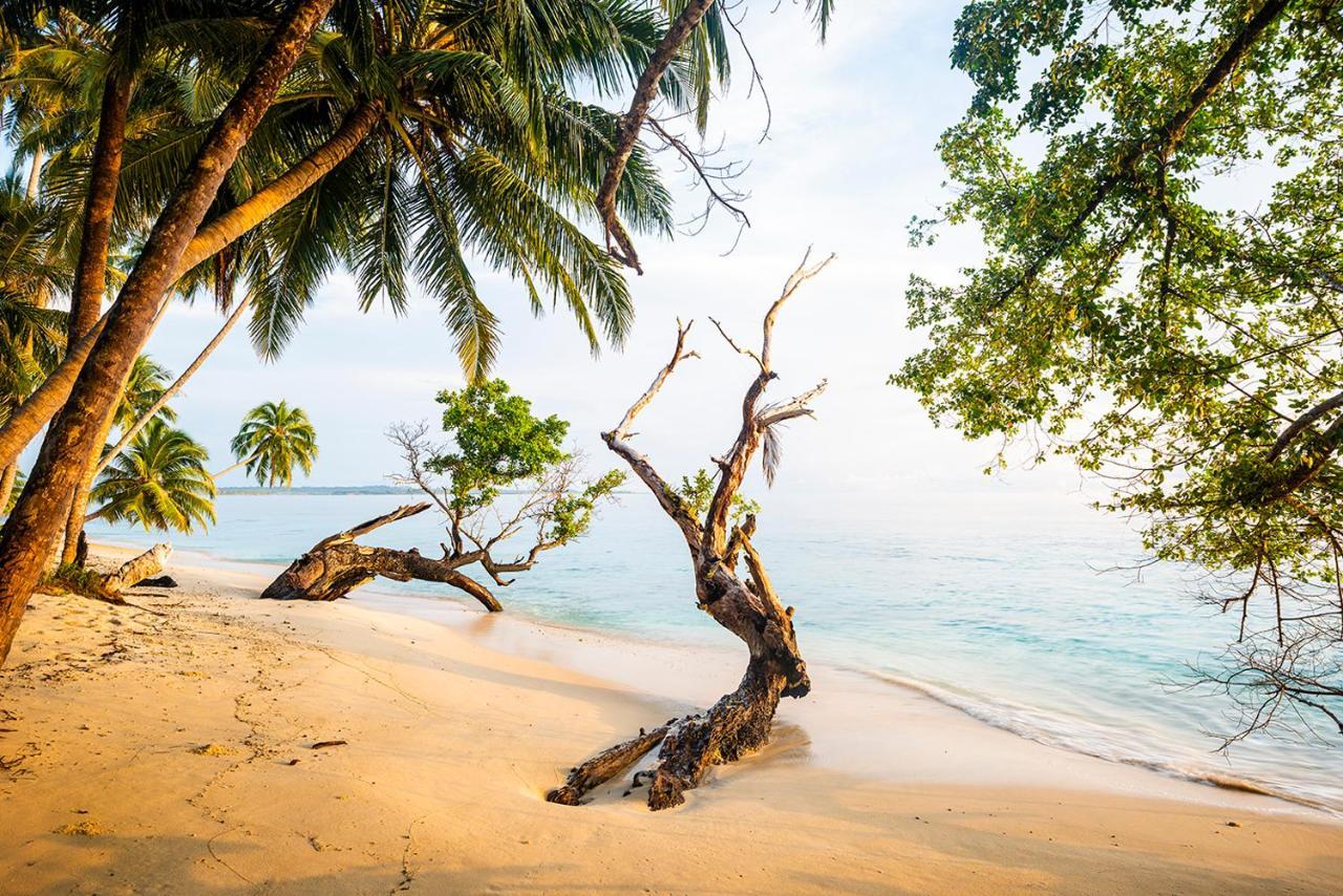 Pinang Island - Private Island Sea View Bungalows Singkil  ภายนอก รูปภาพ
