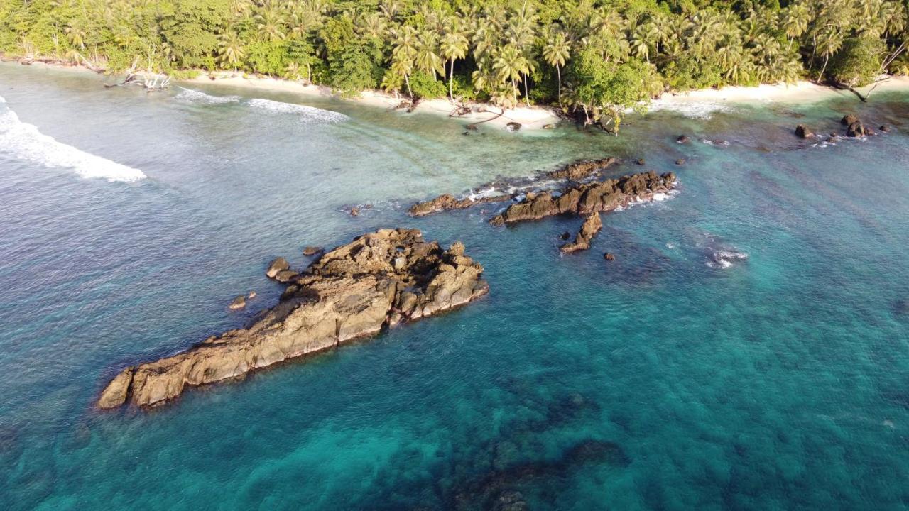 Pinang Island - Private Island Sea View Bungalows Singkil  ภายนอก รูปภาพ