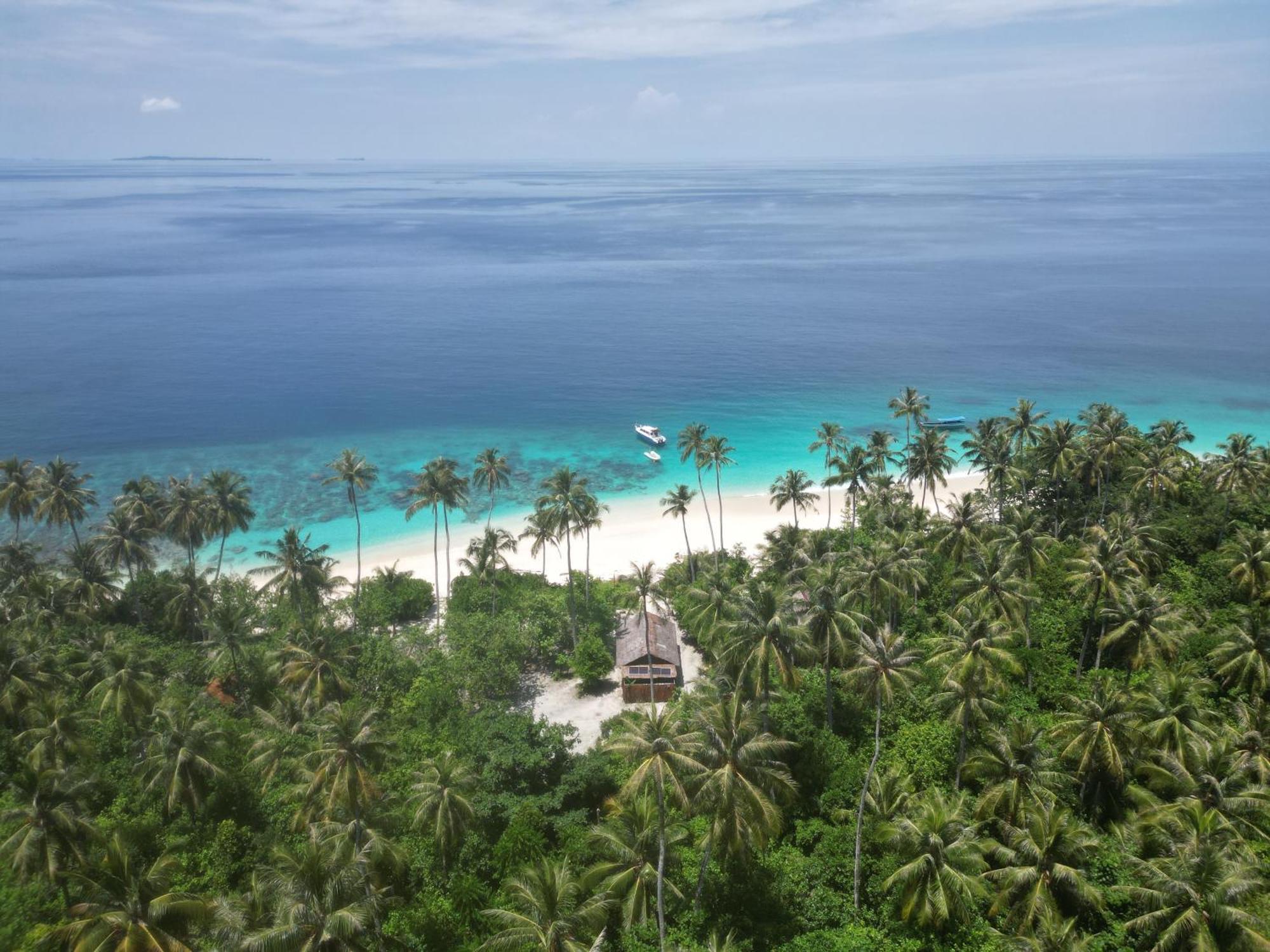 Pinang Island - Private Island Sea View Bungalows Singkil  ภายนอก รูปภาพ