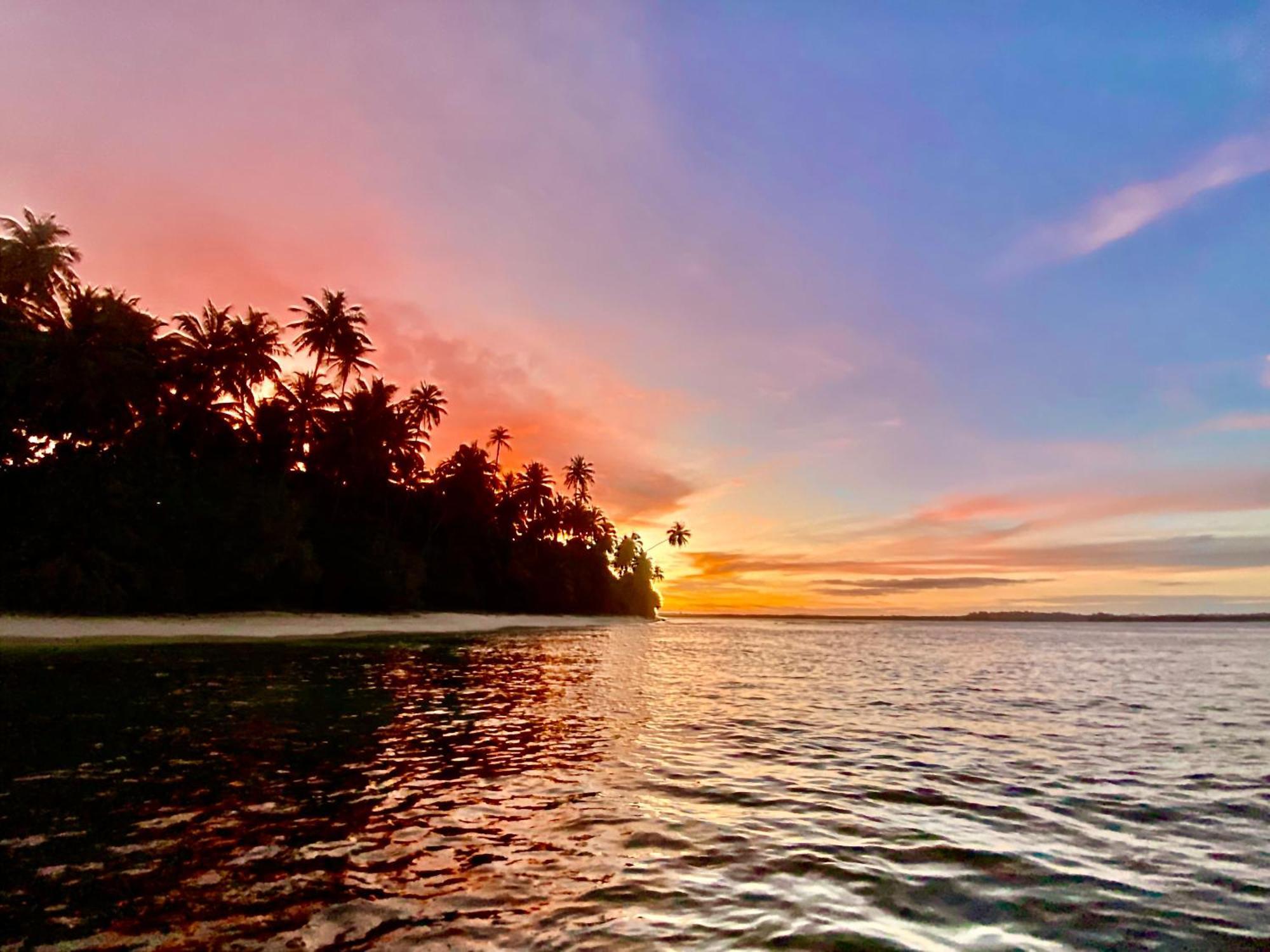 Pinang Island - Private Island Sea View Bungalows Singkil  ภายนอก รูปภาพ