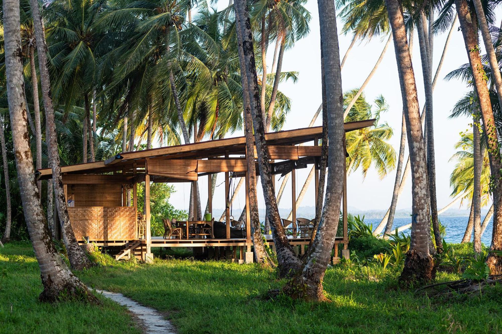 Pinang Island - Private Island Sea View Bungalows Singkil  ภายนอก รูปภาพ