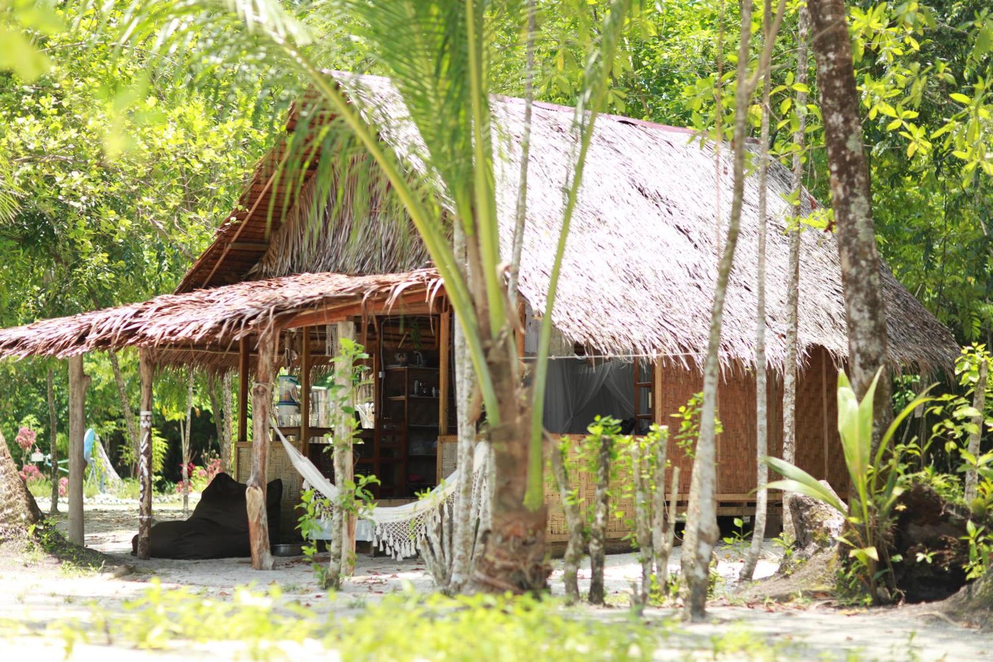 Pinang Island - Private Island Sea View Bungalows Singkil  ภายนอก รูปภาพ