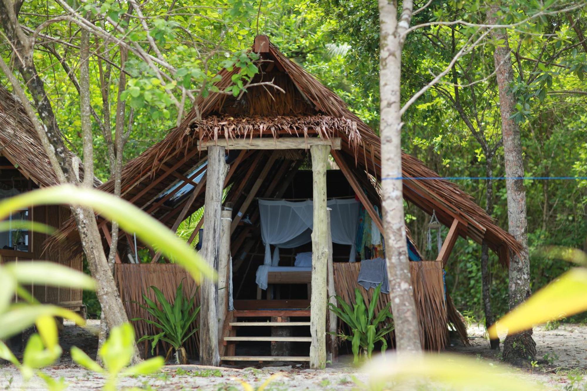 Pinang Island - Private Island Sea View Bungalows Singkil  ภายนอก รูปภาพ