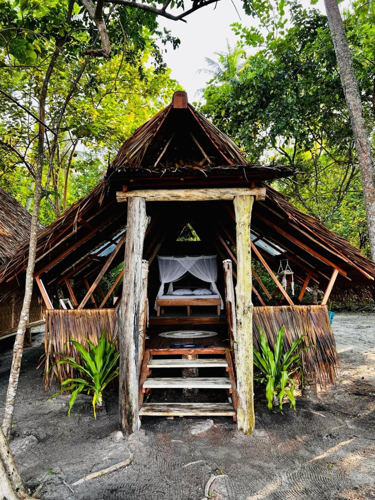 Pinang Island - Private Island Sea View Bungalows Singkil  ภายนอก รูปภาพ