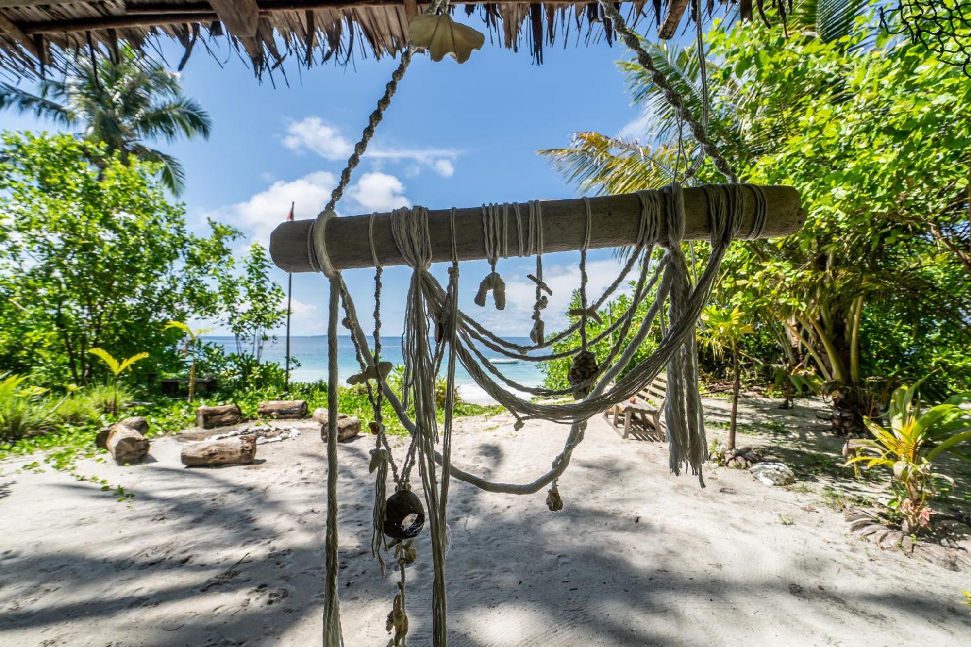 Pinang Island - Private Island Sea View Bungalows Singkil  ภายนอก รูปภาพ