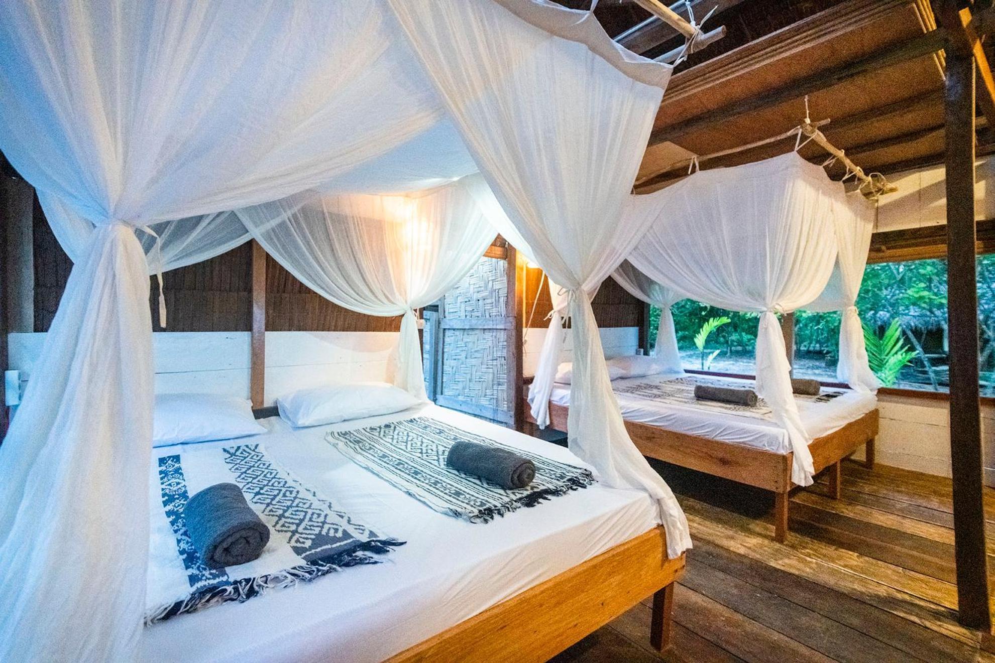 Pinang Island - Private Island Sea View Bungalows Singkil  ภายนอก รูปภาพ