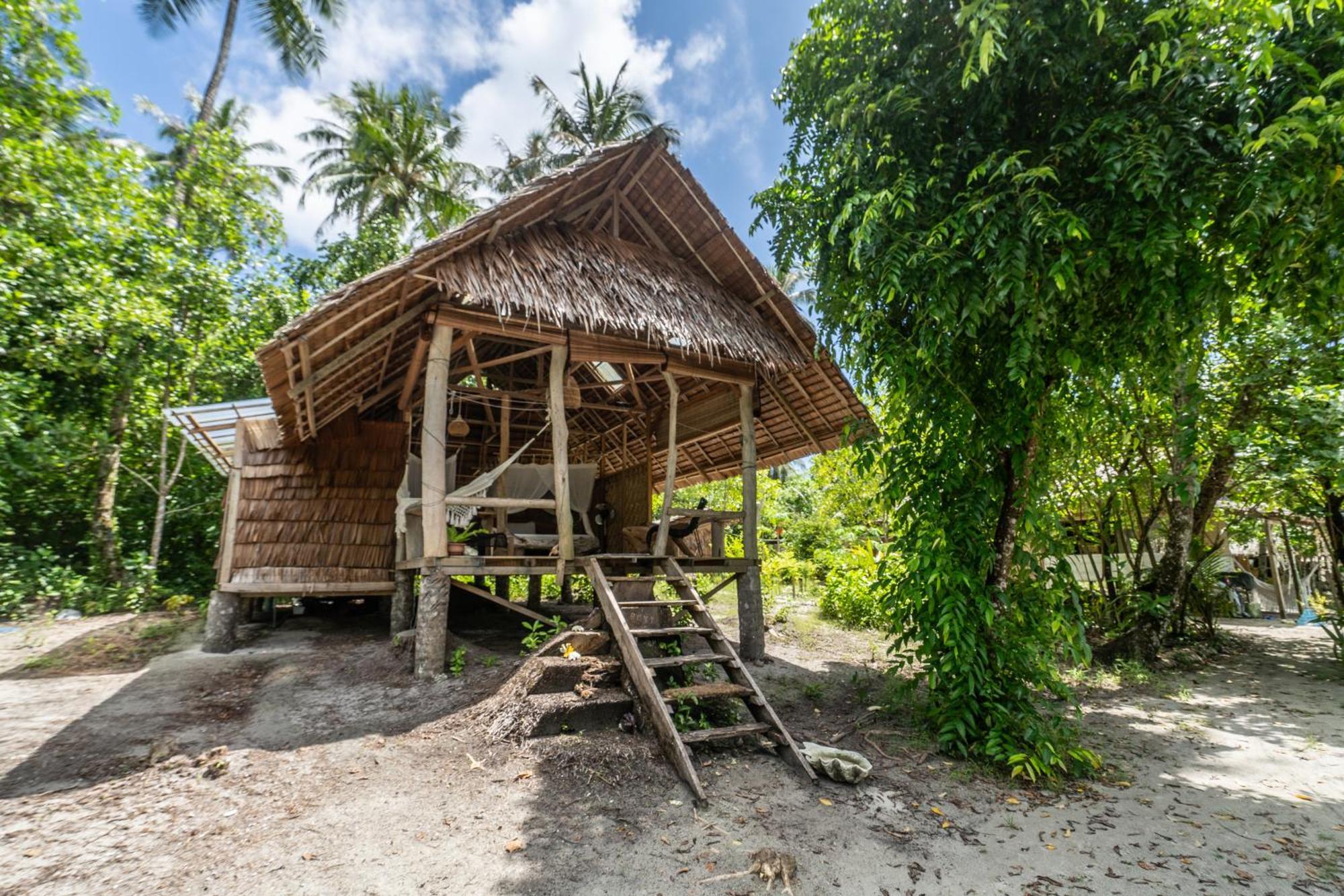 Pinang Island - Private Island Sea View Bungalows Singkil  ภายนอก รูปภาพ