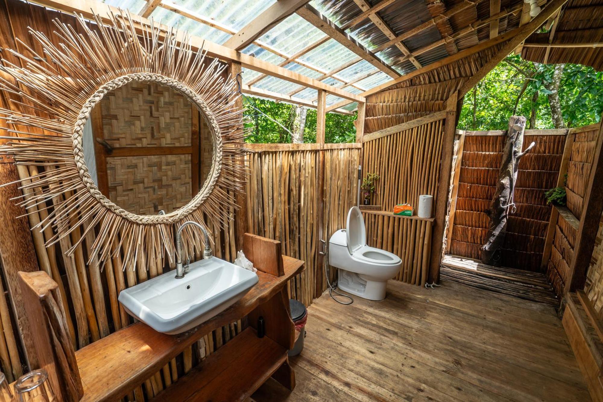 Pinang Island - Private Island Sea View Bungalows Singkil  ภายนอก รูปภาพ